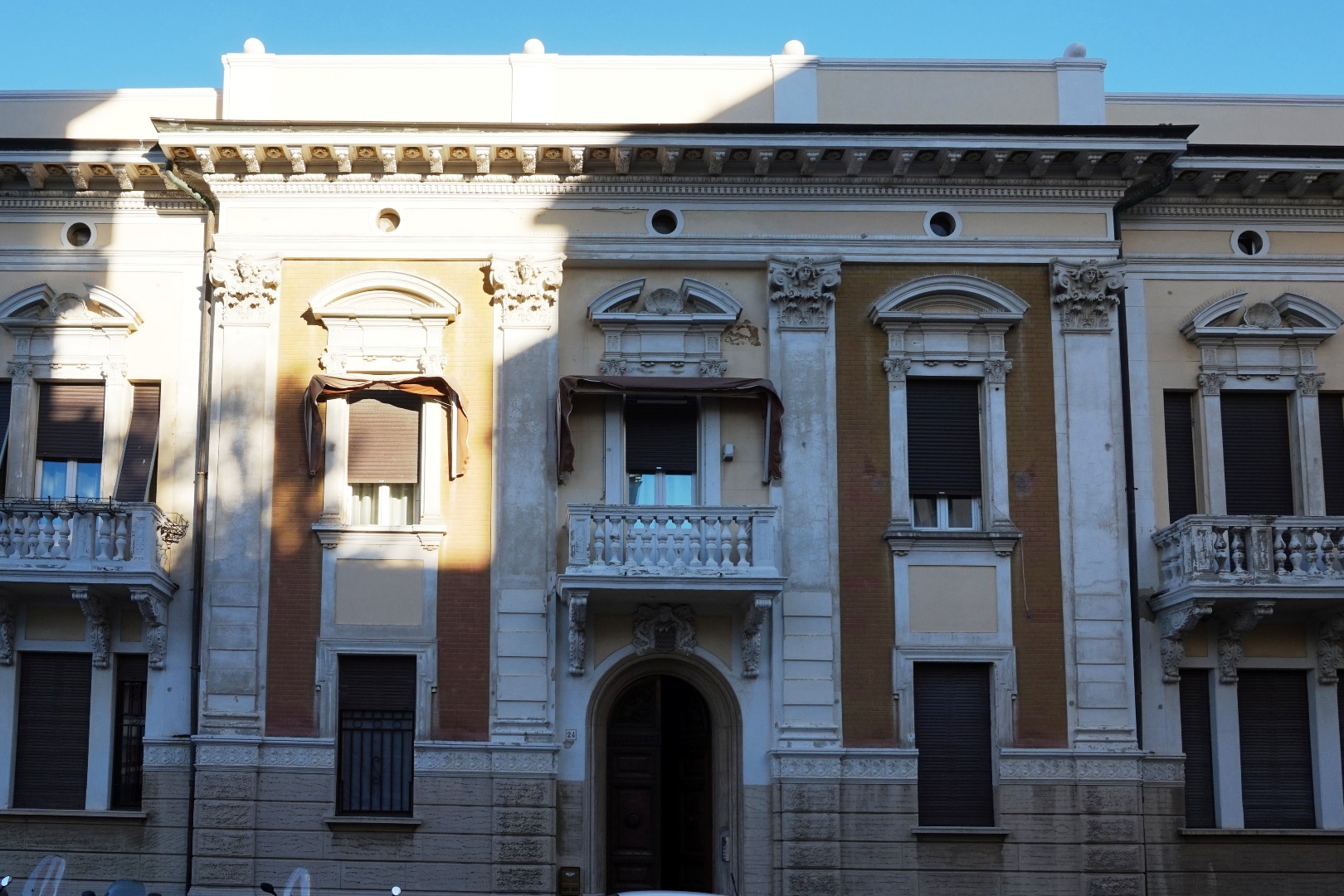 JUGENDSTILVILLA ZUM VERKAUF IN ITALIEN